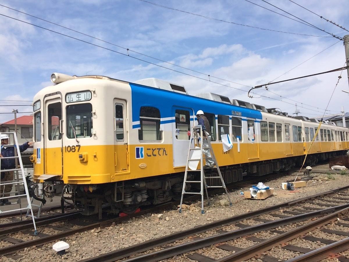 電車ラッピング